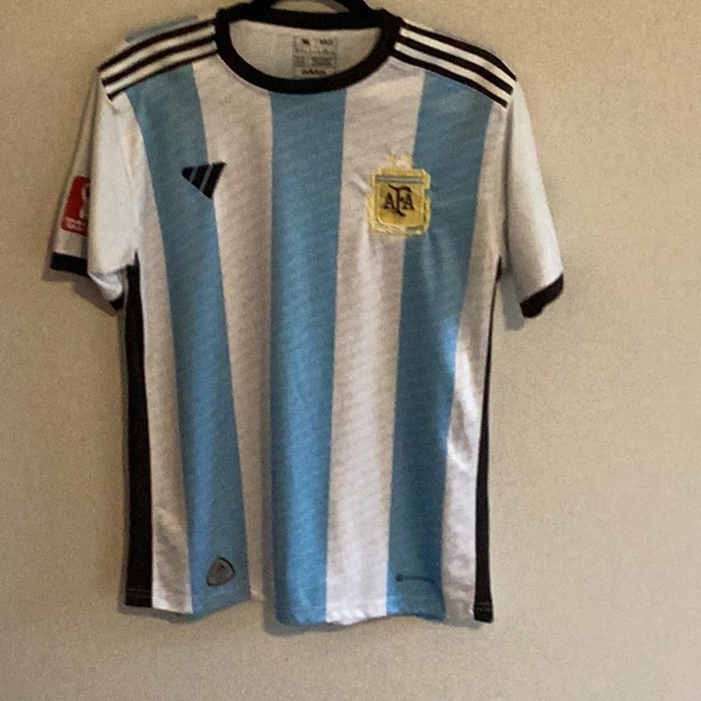 Argentina World Cup jersey. 19.5” armpit to pit. Slim fit xl.